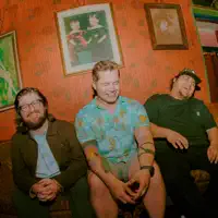 Ouve undefined, vê vídeos de música, lê a biografia, vê as datas da digressão e muito mais!