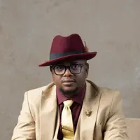 undefined을(를) 듣고, 뮤직 비디오를 보고, 약력을 읽고, 투어 일정 등을 확인하세요!