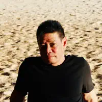 undefined을(를) 듣고, 뮤직 비디오를 보고, 약력을 읽고, 투어 일정 등을 확인하세요!