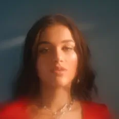 Ascolta Tiffany Aris, guarda video musicali, leggi la biografia, vedi le date del tour & altro!
