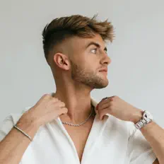 James Pooleを聴いたり、ミュージックビデオを鑑賞したり、経歴やツアー日程などを確認したりしましょう！