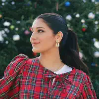 聆聽 undefined、觀看音樂影片、閱讀小傳、查看巡演日期等！