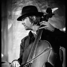 Ascolta Adam Hurst, guarda video musicali, leggi la biografia, vedi le date del tour & altro!