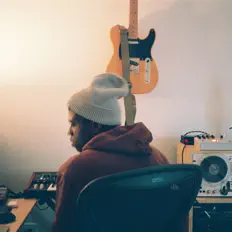 Hör dir UNIVERSVL an, schau dir Musikvideos an, lies die Biografie, finde Tourdaten und mehr!