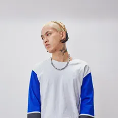 收听 TOFU、观看音乐视频、阅读小传、查看巡演日期等 ！