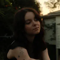 undefined을(를) 듣고, 뮤직 비디오를 보고, 약력을 읽고, 투어 일정 등을 확인하세요!