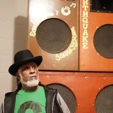 King Earthquakeを聴いたり、ミュージックビデオを鑑賞したり、経歴やツアー日程などを確認したりしましょう！