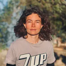 Ascolta Evelyn, guarda video musicali, leggi la biografia, vedi le date del tour & altro!