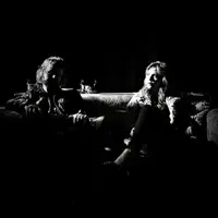 聆聽 undefined、觀看音樂影片、閱讀小傳、查看巡演日期等!