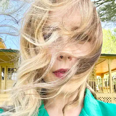 Listen to Anya Mykoliuk Thompson, watch music videos, read bio, see tour dates & more!