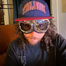 Ascolta Loris, guarda video musicali, leggi la biografia, vedi le date del tour & altro!