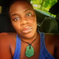 聆聽 undefined、觀看音樂影片、閱讀小傳、查看巡演日期等！