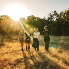 Escucha a Fan Club, mira videos musicales, lee su biografía, consulta las fechas de las gira y más.