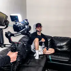 Posłuchaj wykonawcy Smiler, obejrzyj teledyski, przeczytaj biografię, zobacz daty tras koncertowych i nie tylko!