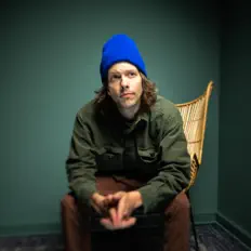 Poslechněte si interpreta Captain Smooth, sledujte hudební videa, přečtěte si životopis, podívejte se na data turné a další informace.