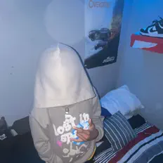 Escucha a 2real_kari, mira videos musicales, lee su biografía, consulta las fechas de las gira y más.