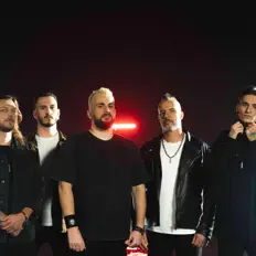 Dengarkan Disconnected, tonton video musik, baca bio, lihat tanggal tur & lainnya!