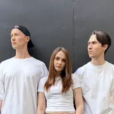 Dengarkan мы не отсюда, tonton video musik, baca bio, lihat tanggal tur & lainnya!