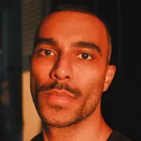 Escucha a undefined, mira vídeos musicales, lee la biografía, consulta fechas de giras y mucho más.