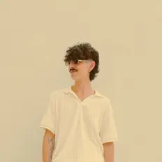 聆聽 Ody Tracey、觀看音樂影片、閱讀小傳、查看巡演日期等！