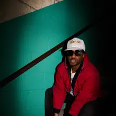 聆聽 Jayswifa、觀看音樂影片、閱讀小傳、查看巡演日期等！