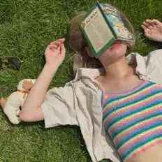 Poslechněte si interpreta Swim in May, sledujte hudební videa, přečtěte si životopis, podívejte se na data turné a další informace.