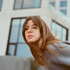 Alison Stielを聴いたり、ミュージックビデオを鑑賞したり、経歴やツアー日程などを確認したりしましょう！