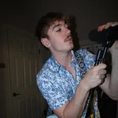 Posłuchaj wykonawcy Mason Cyrus, obejrzyj teledyski, przeczytaj biografię, zobacz daty tras koncertowych i nie tylko!