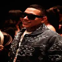 Posłuchaj wykonawcy undefined, obejrzyj teledyski, przeczytaj biografię, zobacz daty tras koncertowych i nie tylko!