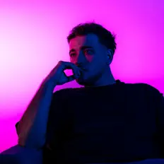 Ouça ONLY, assista a videoclipes, leia a biografia, veja as datas das turnês e mais!