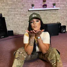 Dengarkan Martina Marie, tonton video musik, baca bio, lihat tanggal tur & lainnya!