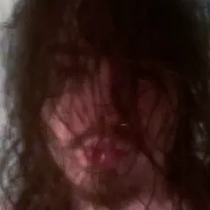 T-LOGを聴いたり、ミュージックビデオを鑑賞したり、経歴やツアー日程などを確認したりしましょう！