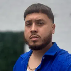 Poslechněte si interpreta Abriell, sledujte hudební videa, přečtěte si životopis, podívejte se na data turné a další informace.