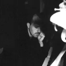 收听 Milan W.、观看音乐视频、阅读小传、查看巡演日期等 ！