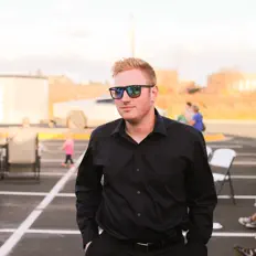 Ouça Josh Milani, assista a videoclipes, leia a biografia, veja as datas das turnês e mais!