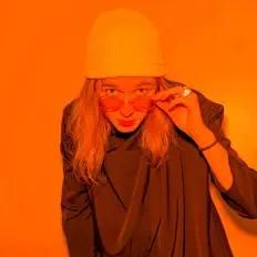 Kiaran Kroeynを聴いたり、ミュージックビデオを鑑賞したり、経歴やツアー日程などを確認したりしましょう！