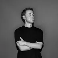 Posłuchaj wykonawcy undefined, obejrzyj teledyski, przeczytaj biografię, zobacz daty tras koncertowych i nie tylko!