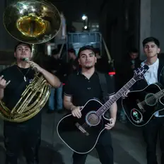 Hör dir Carta Nueva an, schau dir Musikvideos an, lies die Biografie, finde Tourdaten und mehr!