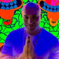 undefined dinle, müzik videolarını izle, biyografisini oku, tur tarihlerini ve daha fazlasını gör!