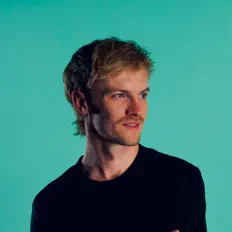 Escucha a Makree, mira videos musicales, lee su biografía, consulta las fechas de las gira y más.