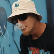 收听 Ryan Graves、观看音乐视频、阅读小传、查看巡演日期等 ！