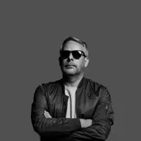 Posłuchaj wykonawcy undefined, obejrzyj teledyski, przeczytaj biografię, zobacz daty tras koncertowych i nie tylko!