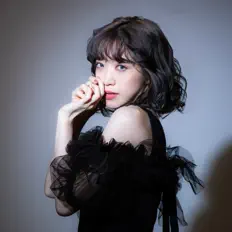 聆聽 Cru、觀看音樂影片、閱讀小傳、查看巡演日期等！