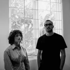 收听 Rum、观看音乐视频、阅读小传、查看巡演日期等 ！