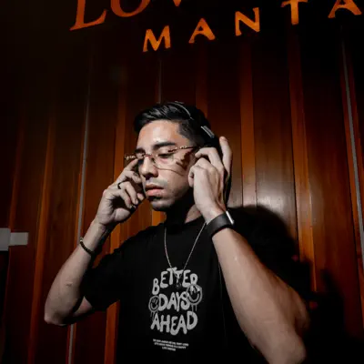 Listen to DJ Akolatroniko, watch music videos, read bio, see tour dates & more!