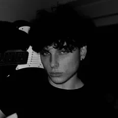 melancholik सुनें, म्यूज़िक वीडियो देखें, बायो पढ़ें, दौरे की तारीखें और बहुत कुछ देखें!