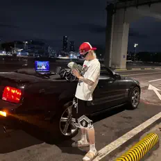 SATOを聴いたり、ミュージックビデオを鑑賞したり、経歴やツアー日程などを確認したりしましょう！