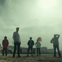 Luister naar undefined, bekijk muziekvideo's, lees de bio, bekijk de tourdata, en meer!