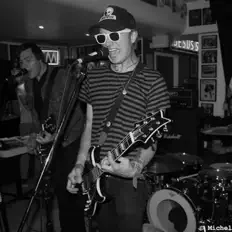 Dengarkan The Jolts, tonton video musik, baca bio, lihat tanggal tur & lainnya!