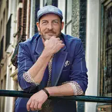 Escucha a Paul Corban, mira videos musicales, lee su biografía, consulta las fechas de las gira y más.
